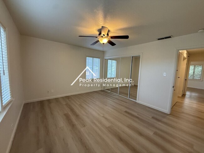 Building Photo - 1280 Grove Ct
