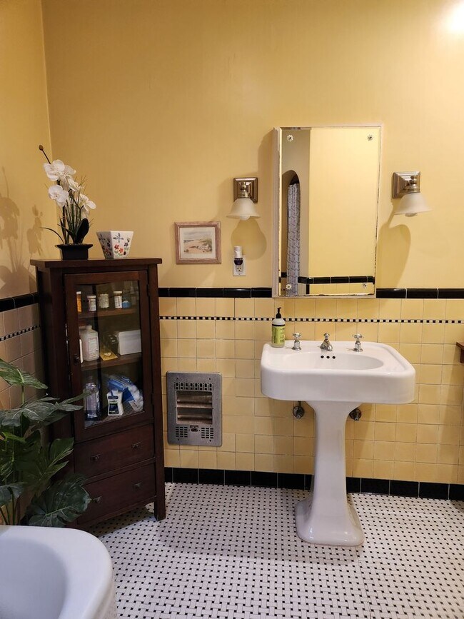 Building Photo - Furnished Room For Rent- Talmadge Dr./ Kensington