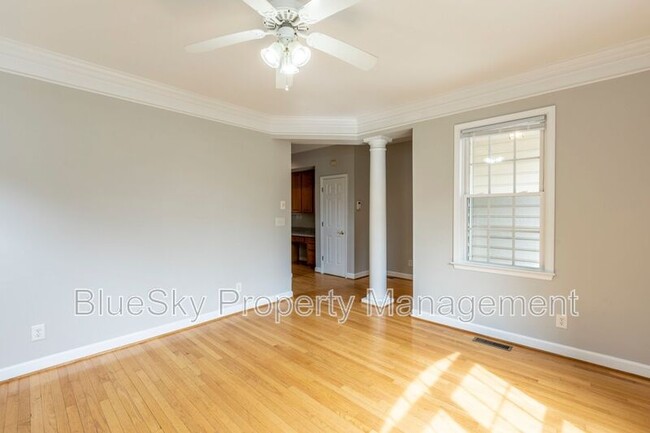 Building Photo - 2304 Ravenswood Ct