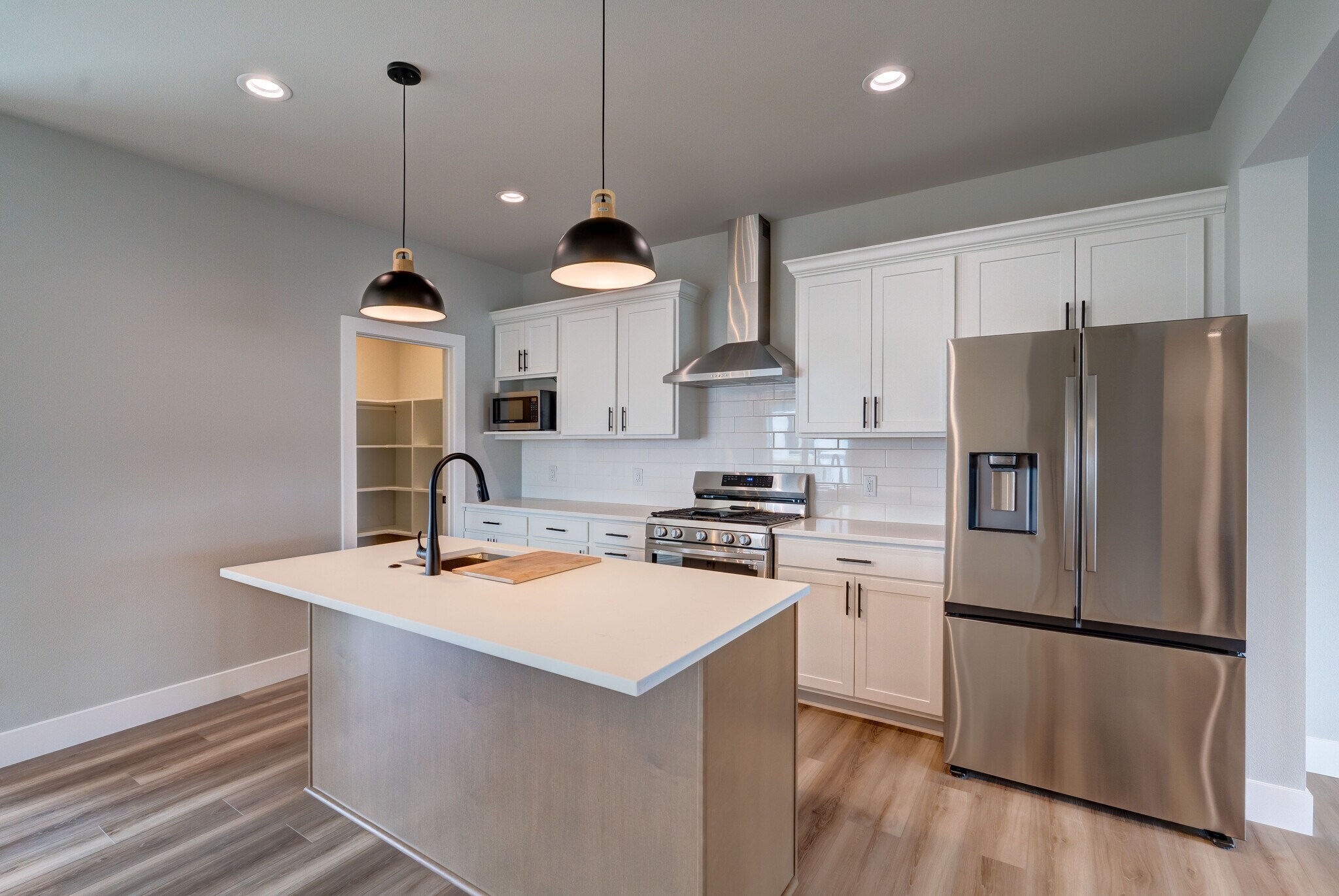 Building Photo - 291 N Bergamont Blvd