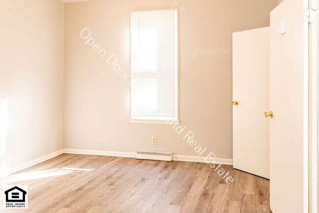 Building Photo - 1030 Columbia Ave