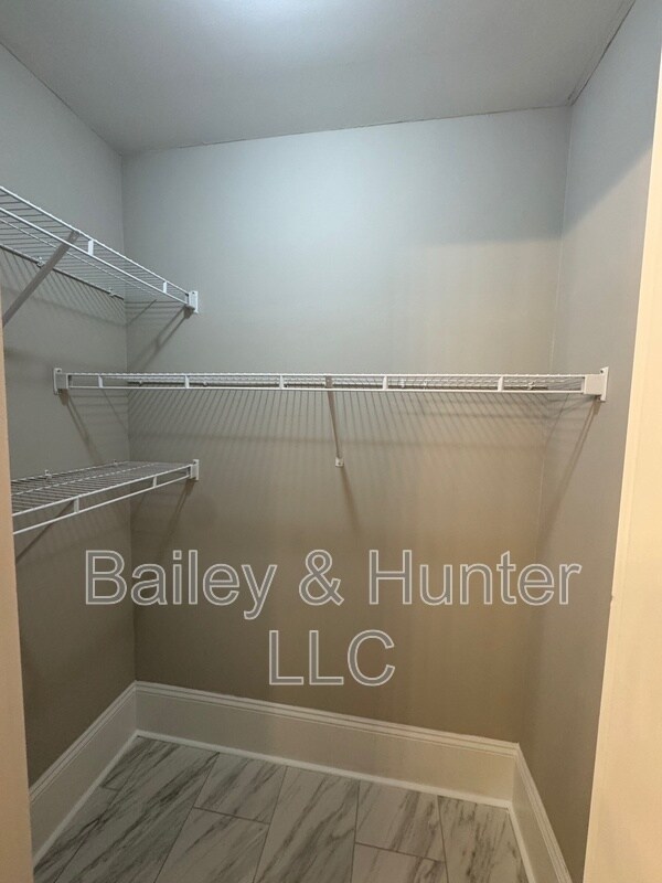 Building Photo - 1385 Hartford Ave SW