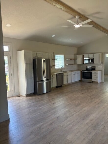 Building Photo - 209 Summit Rd