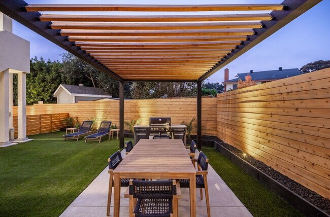 Building Photo - Top Floor 2024 Build