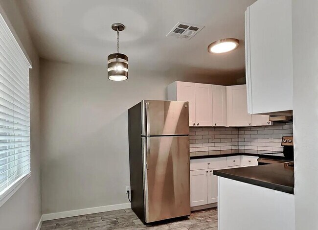 Building Photo - Stylishly Updated 2BR/1BA – Single-Level Living at Its Best! $500 MOVE IN SPECIAL ACT TODAY!!!!!