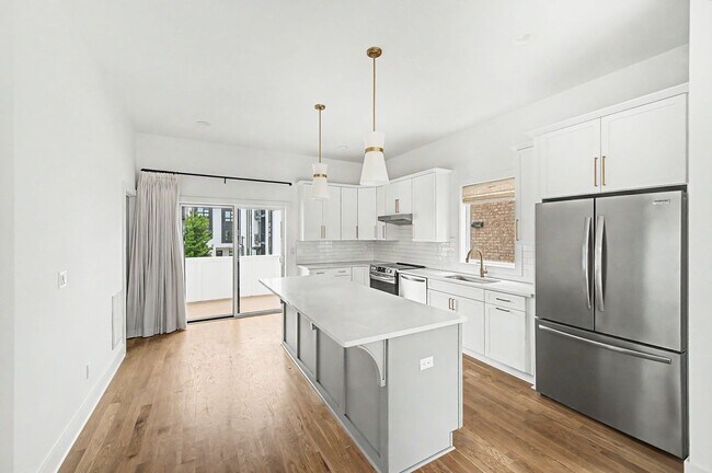 Building Photo - Stunning 3BR/3.5BA contemporary condo in the heart of Wedgewood-Houston!