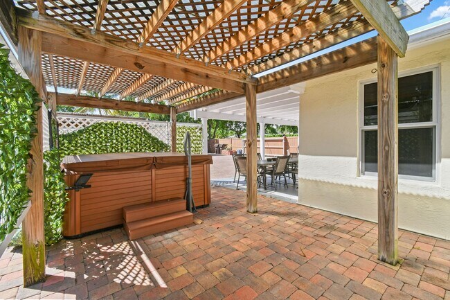 Building Photo - 244 Greymon Dr