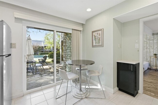 Building Photo - 112 World of Tennis Sq