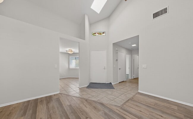 Building Photo - Beautiful Remodeled 2-Bedroom Single-Story Condo