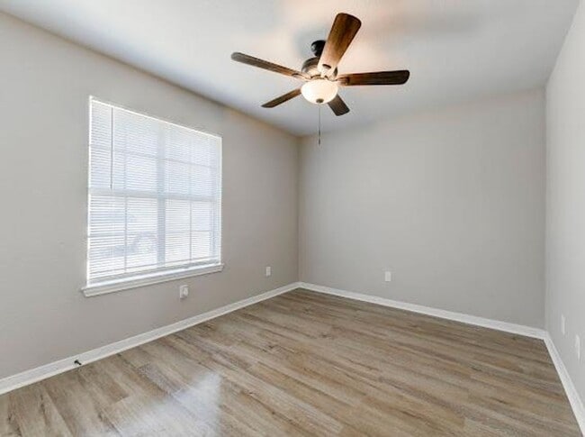 Building Photo - 2321 Terrace Dr