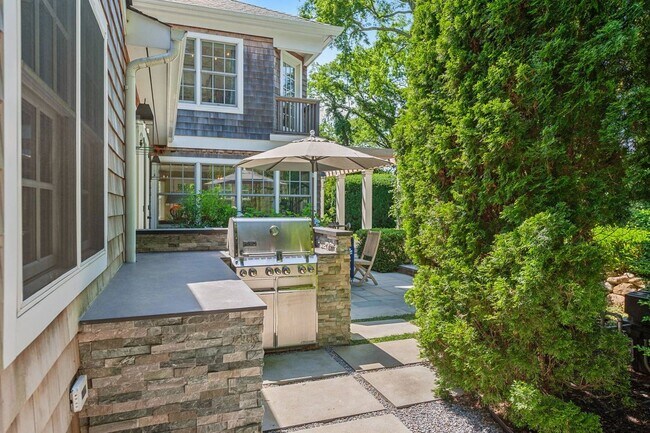 Building Photo - 35 Harris Ln