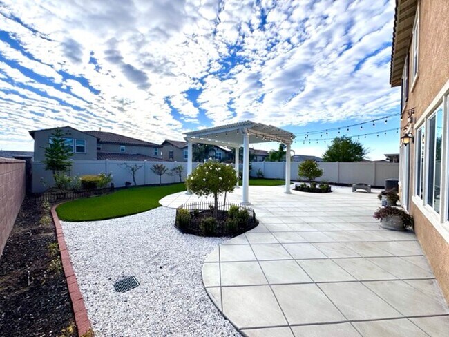 Building Photo - Welcome to this stunning 5 bedroom home fo...