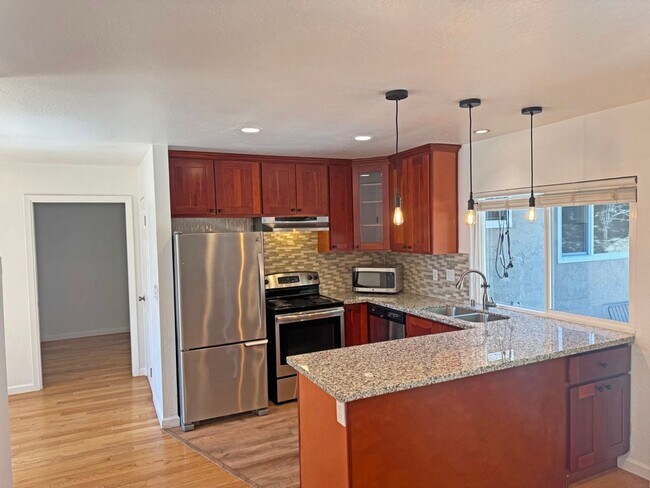 Building Photo - Gorgeous Large Milpitas Home located in a ...