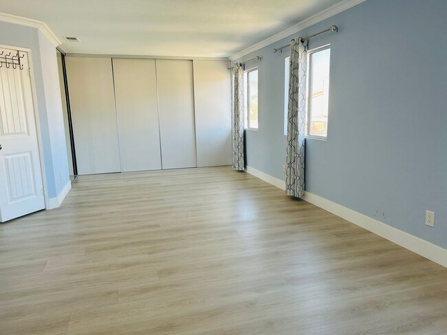 Building Photo - 5695 Sorrel Hills Ave