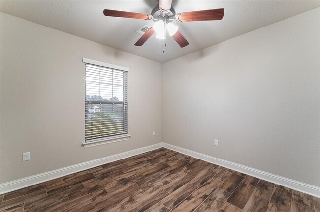 Building Photo - 2091 Eagle Dr