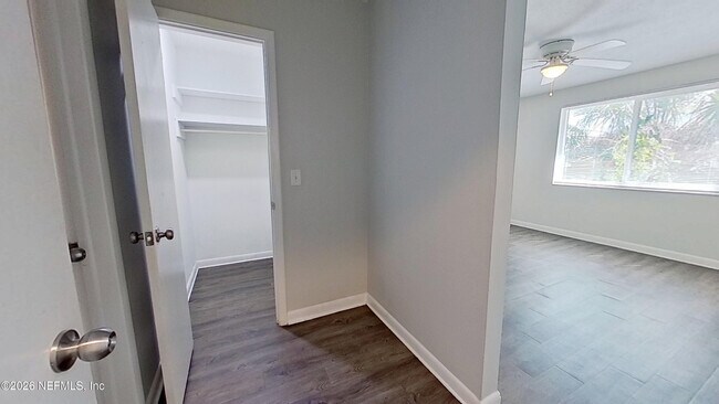 Building Photo - 2216 Spring Park Rd