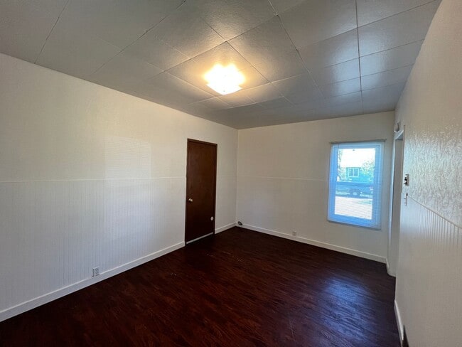 Building Photo - Cottage Style 1 Bed Home with a Large Yard...