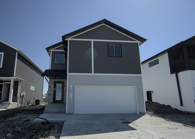 Primary Photo - 8068 Goldfinch Dr