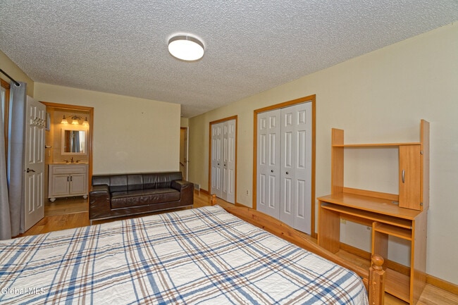 Building Photo - 5 Shamrock Cir