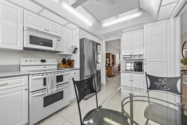 Building Photo - 3300 S Ocean Blvd