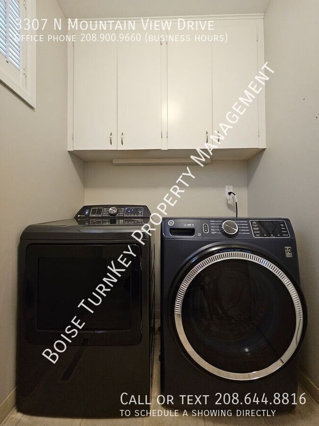 Building Photo - 3307 N Mountain View Dr