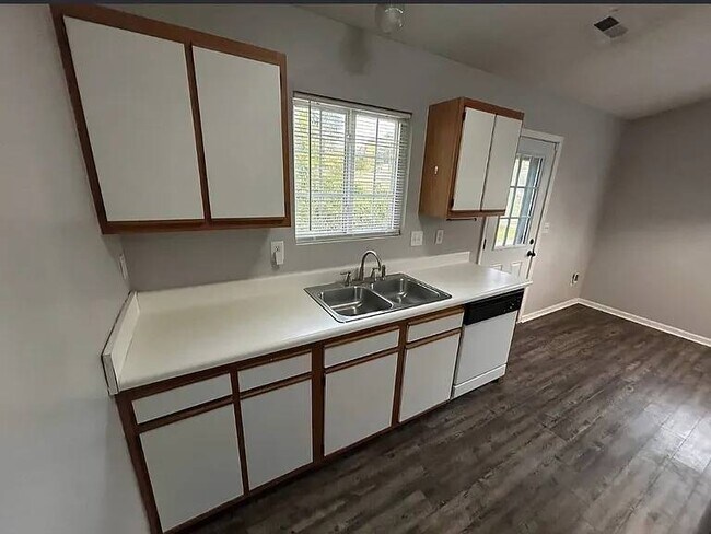 Building Photo - 3216 Bowers Ave