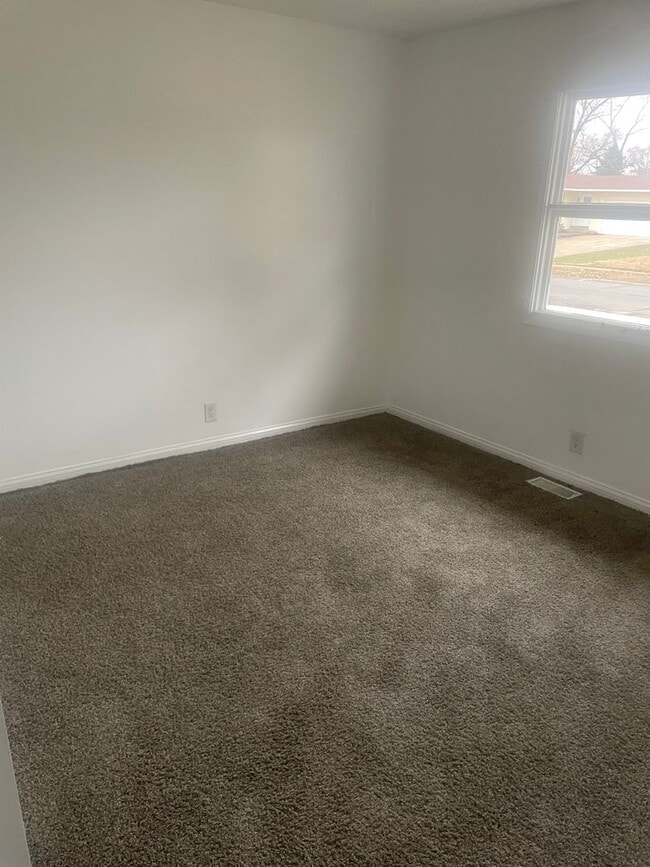 Building Photo - Move-In Ready 3-Bed in Hazelwood