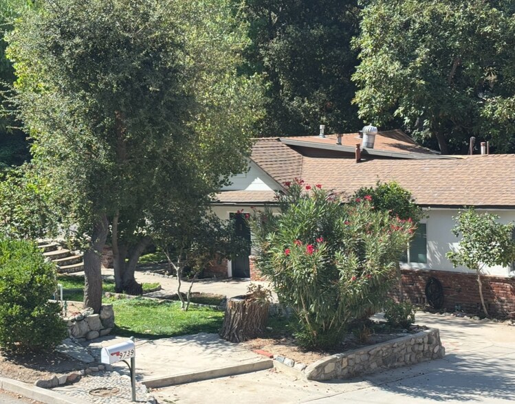 Building Photo - 9739 Pinewood Ave