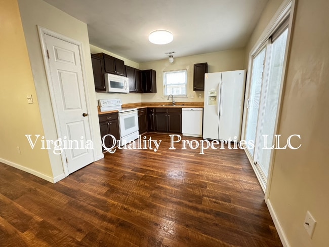 Building Photo - 5524 Glenville Cir