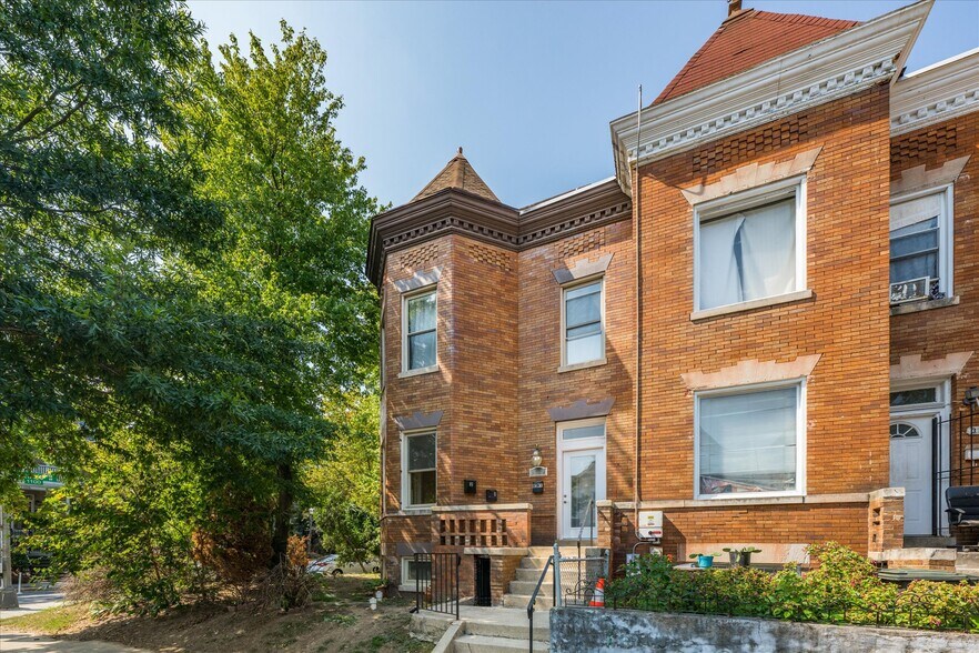 Building Photo - 3002 11th St NW