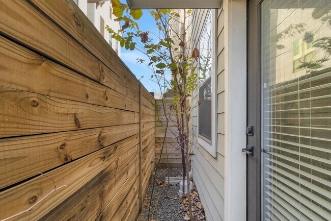 Building Photo - 1526 Chestnut St