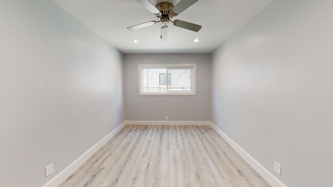 Building Photo - 730 S Serrano Ave
