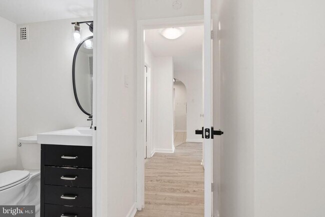 Building Photo - 5340 Holmes Run Pkwy