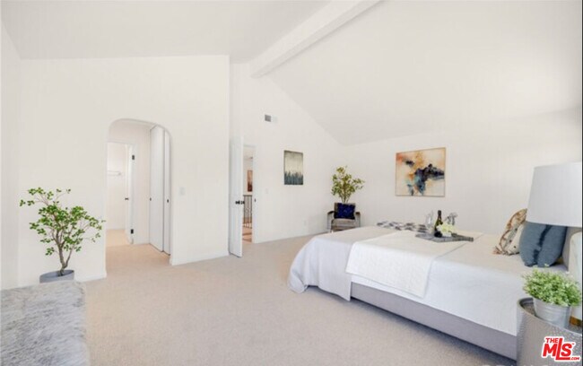 Building Photo - 26065 Redbluff Dr