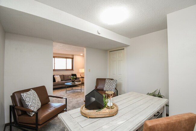 Building Photo - 4504 S Cliff Ave