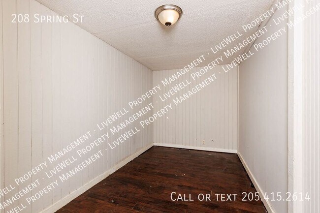 Building Photo - 208 Spring St