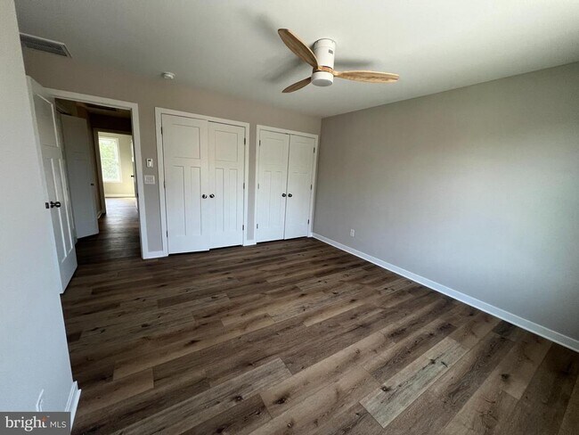 Building Photo - 350 W 11th St