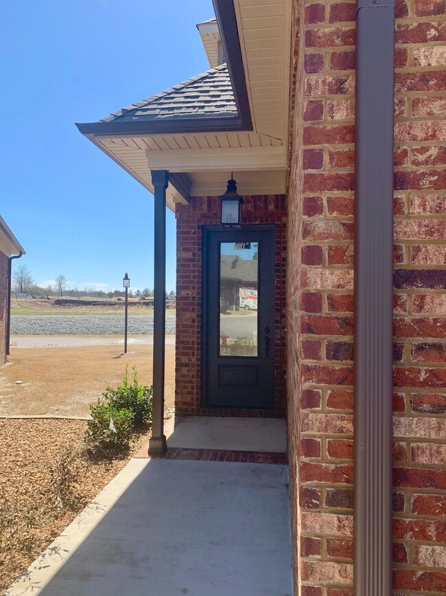 Building Photo - 2807 Village Meadow Cv