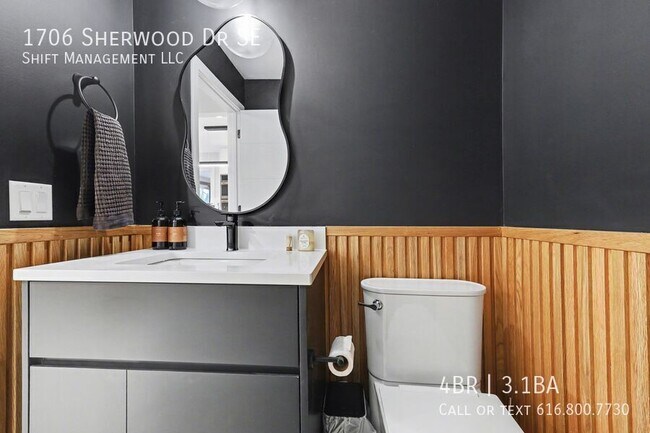 Building Photo - 1706 Sherwood Ave SE