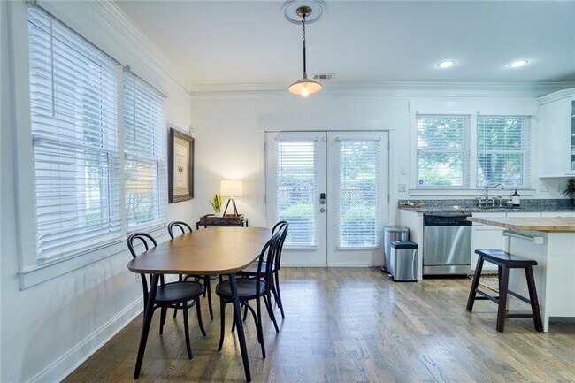 Building Photo - 205 Lampkin St NE