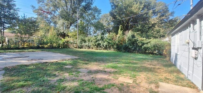 Building Photo - Newly Renovated 2 BR Home| Berclair | Open to Section 8