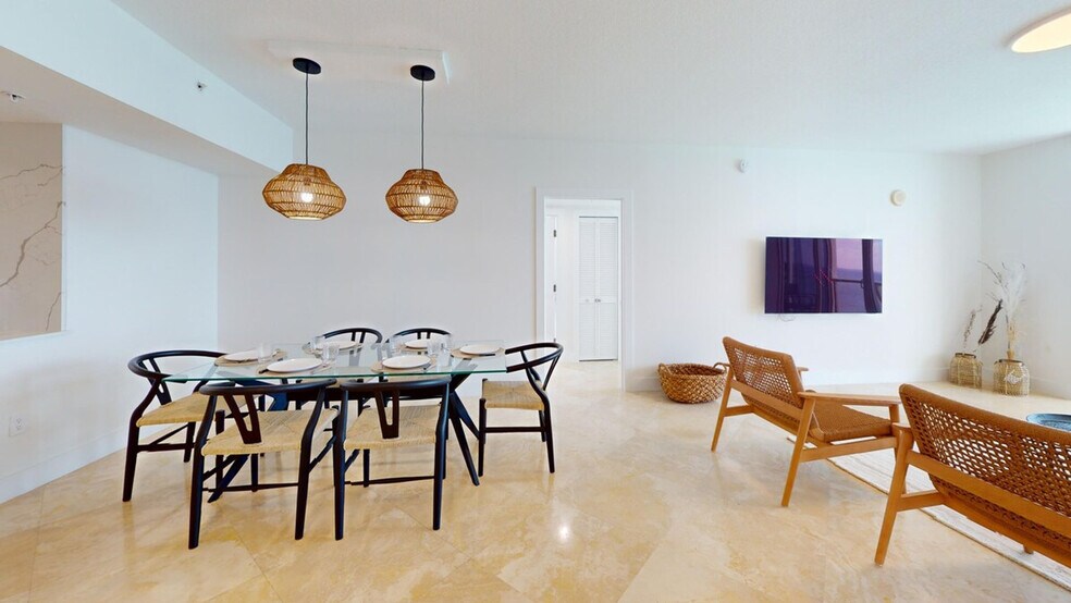 Building Photo - 16711 Collins Ave