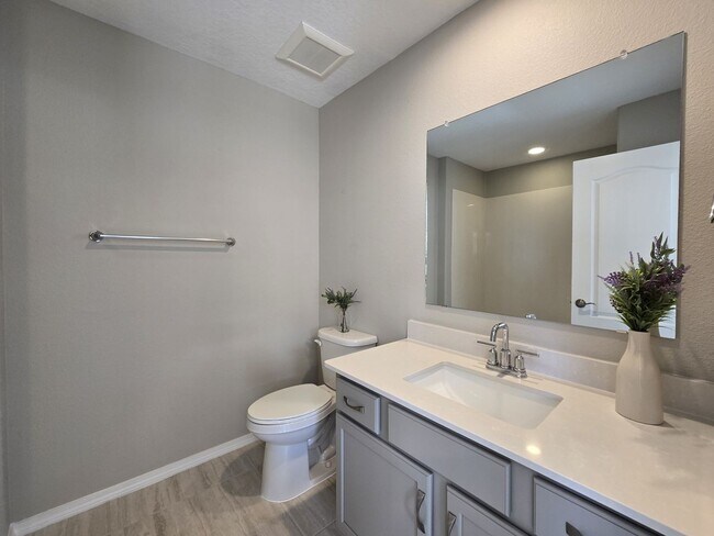 Building Photo - Modern Santa Fe Townhome