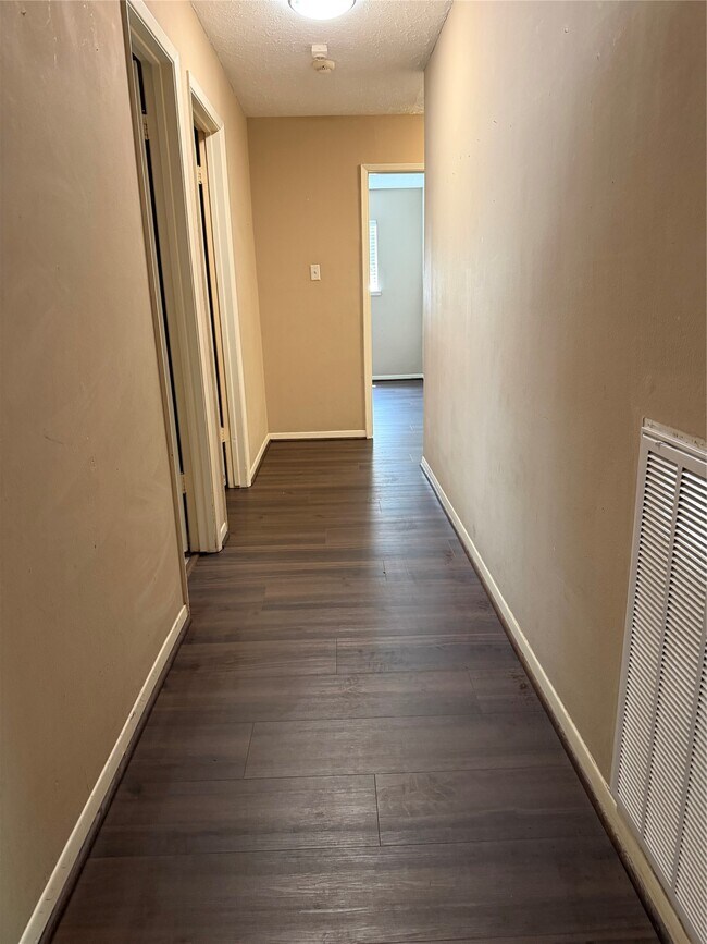 Building Photo - 10102 Sagecourt Dr