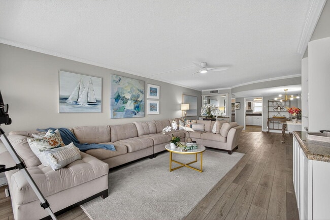 Building Photo - 801 Lake Shore Dr