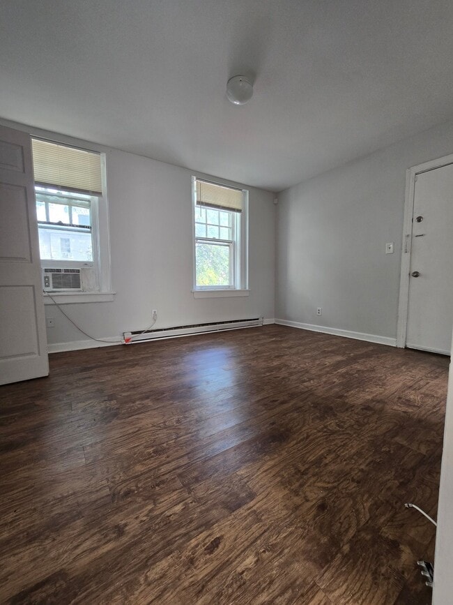 Building Photo - 1022 Maplewood Ave