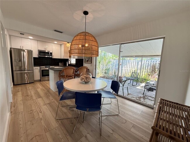 Building Photo - 204 Mindy Dr