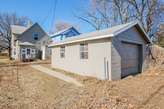 Building Photo - 2049 Florence Blvd