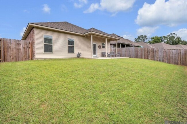 Building Photo - 7248 Kenilworth Crossing Ave