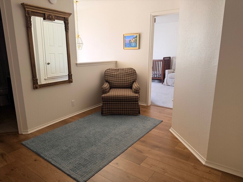 landing - 8516 Hillrock Dr